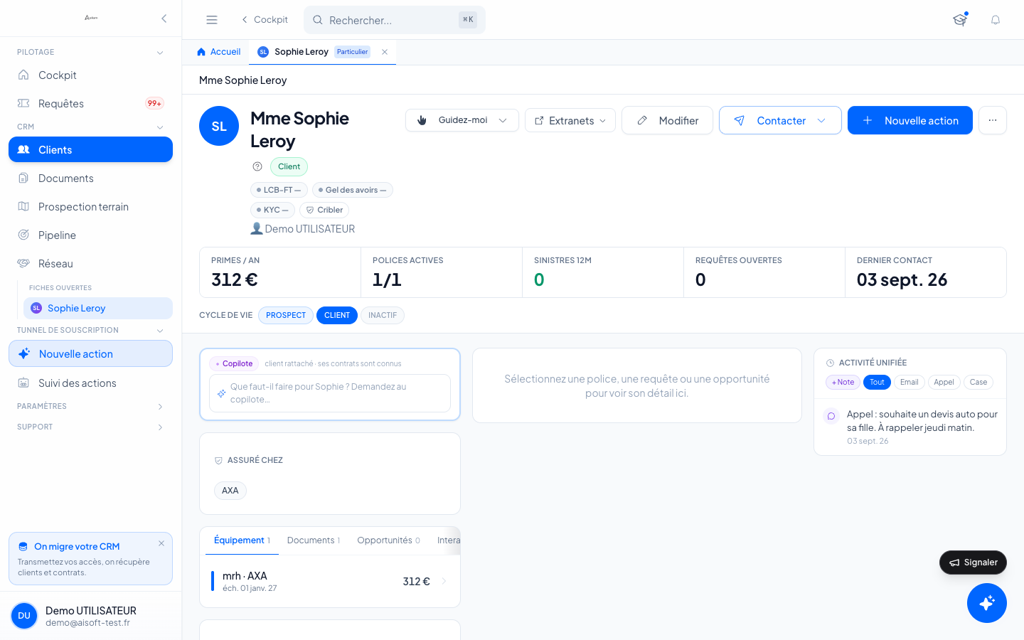Une fiche client dans Aeliam : primes, polices actives, sinistres et dernier contact en tête de fiche
